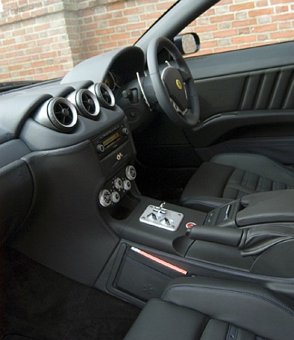 20060708-ferrari-612-scaglietti-wallpaper-int.jpg